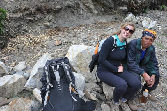 Com o Tiburço, cozinheiro e nosso guia e companheiro no último dia do trekking Santa Cruz, na Cordillera Blanca, região de Huaraz - Peru
